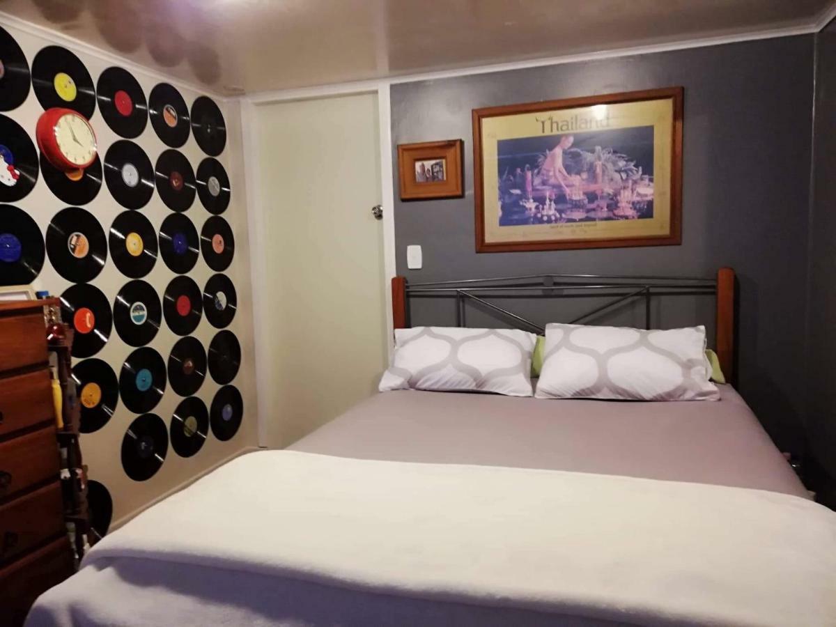 Rooms With A View Haywards Екстер'єр фото